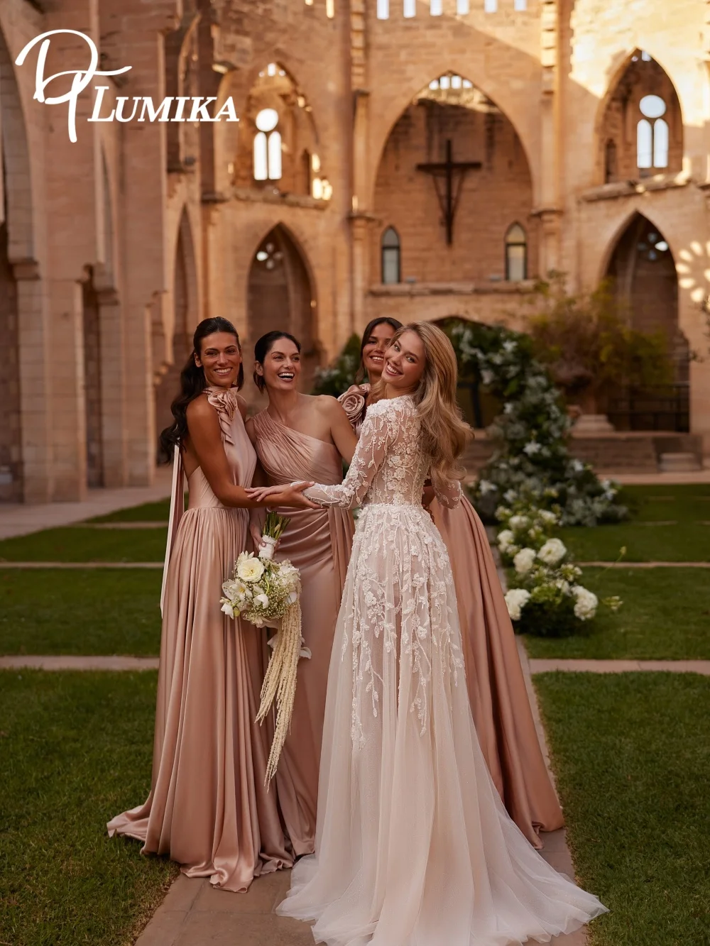 Trendy Long-Sleeved Wedding Dress 2026 Elegant Appliqué Lawn Bridal Gown Romantic Lace Appliqué Floor-Length Dress Customized