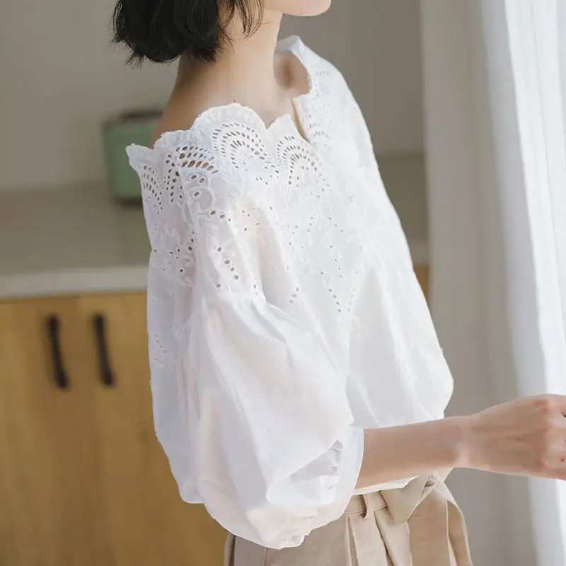 White Loose Short Sleeve Shirt for Women Summer Student Style Korean Version Shoulder Bared Design V-Neck Office Commute Fashion