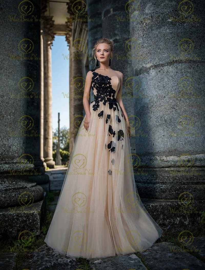 Champagne Tulle Lange Avondjurk 2022 Floor Lengte Black Lace Geappliceerd Butterfliy Een Lijn Zonder Mouwen Hals Prom Gown Party