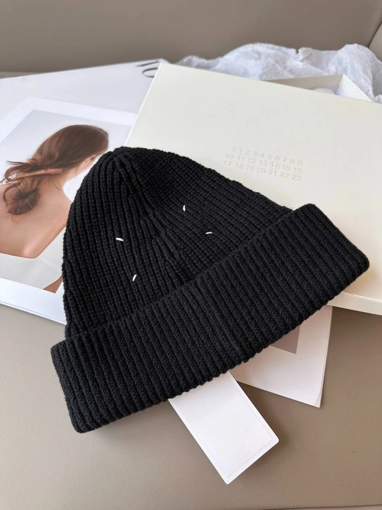 

Classic Winter Knit Hat,Euro-American Minimalist Beanie, Warm Stretchable Skull Cap for Men & Women, Couple Matching Accessories