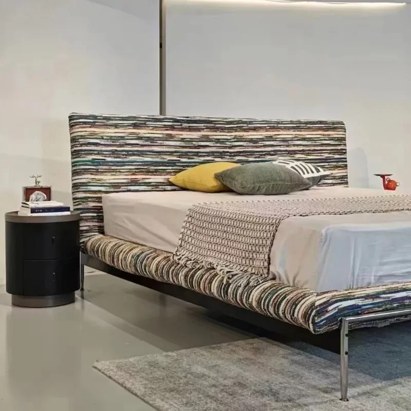 Минимальная светлая роскошь, элитная кровать в главной спальне, дизайнерская тканевая рисовая кровать, атмосфера небольшой квартиры