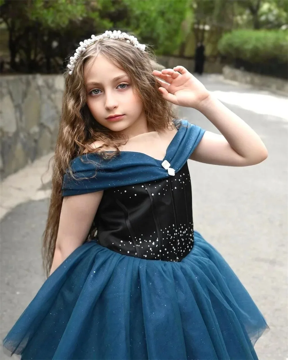Gaun Gadis Bunga Putri untuk Pernikahan Gaun Gadis Tanpa Lengan Kristal untuk Pemotretan Gaun Komuni Pertama Disesuaikan