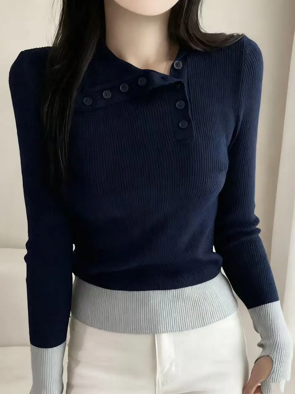 Modny, kolorowy, dzianinowy top z guzikami, długi rękaw, damska warstwa bazowa, nowość na jesień, ekskluzywny, unikalny, elegancki.