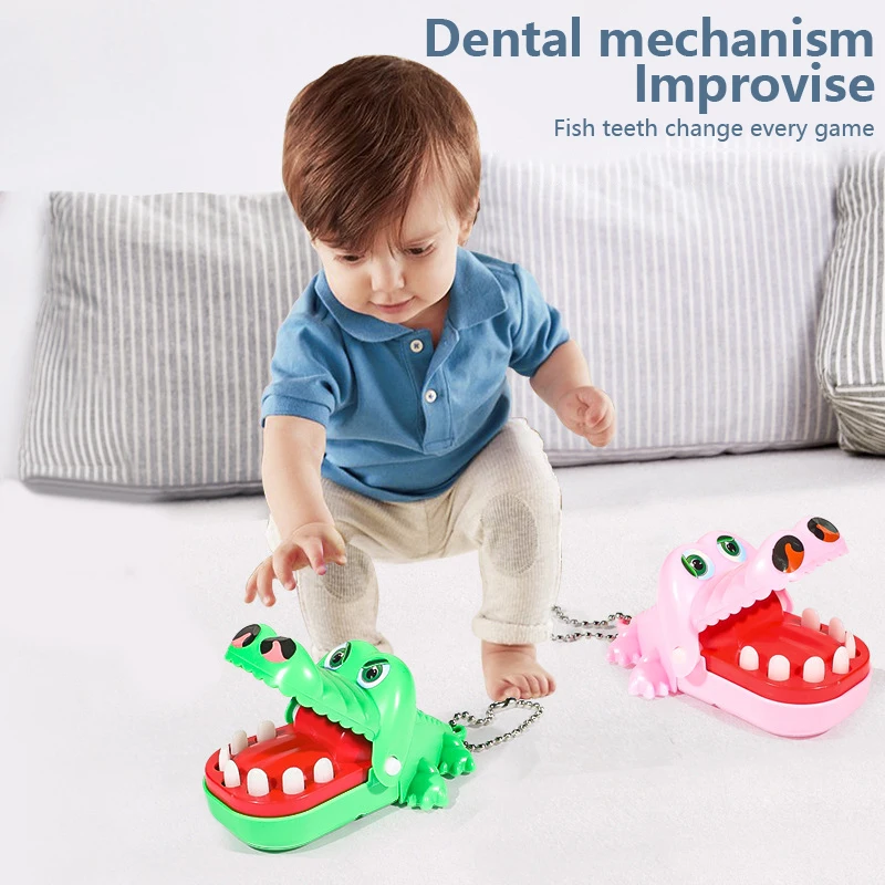 Funny Biting Hand Crocodile Mouth Keychain Cartoon Animal Press Teeth Bite Fingers Tricky Toy Keyring Pendant Bag Decor