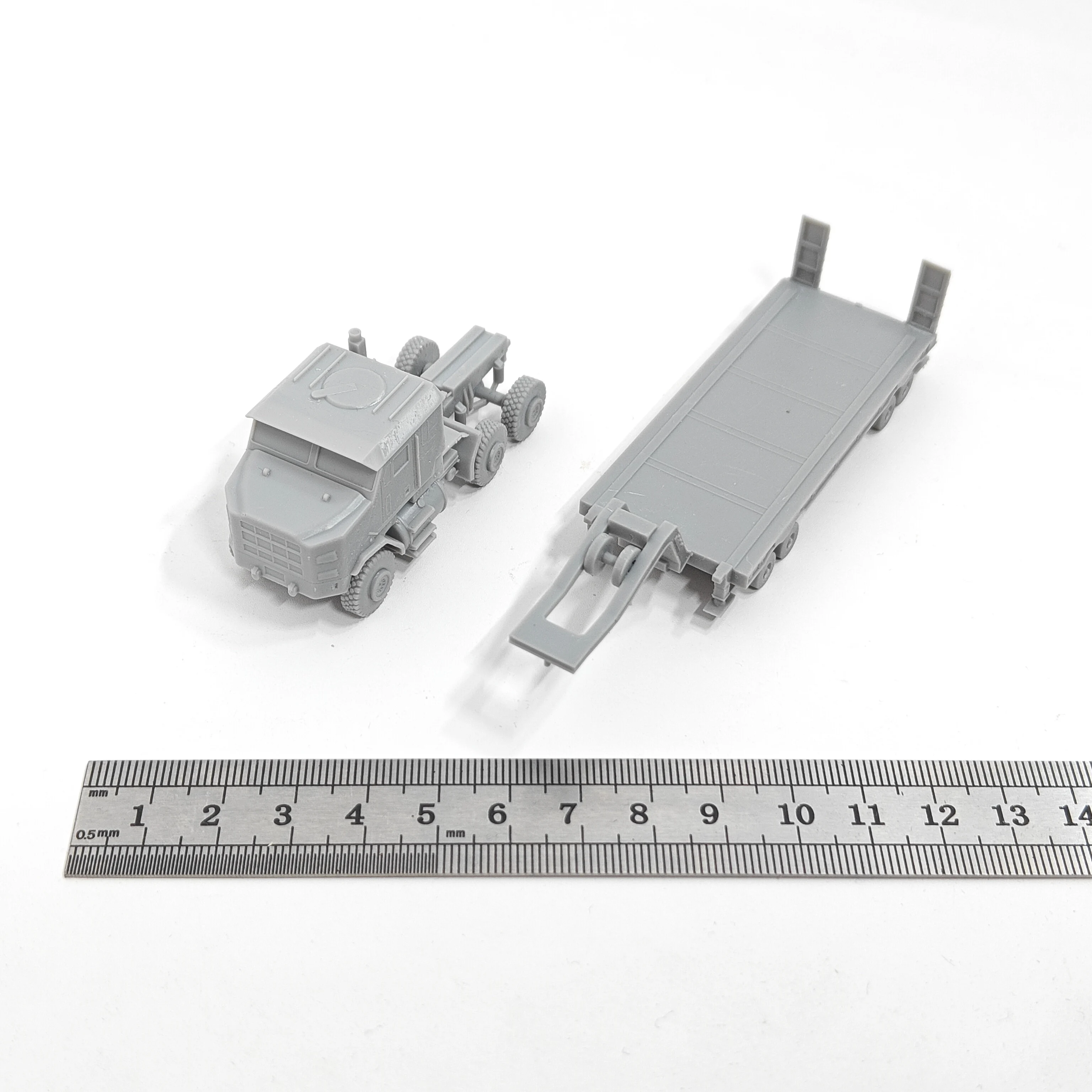 1/144 Scale Oshkosh M1070 Global 6X6 HET MODEL KIT
