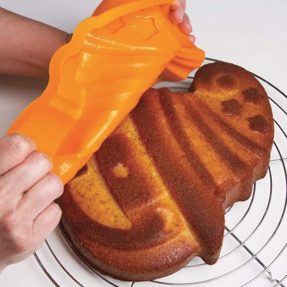 

Practical Halloween Pumpkin Cake Mold Baking Tool DIY Tray Easy Release Microwave Safe Baking Tool Pumpkin Cake Mold