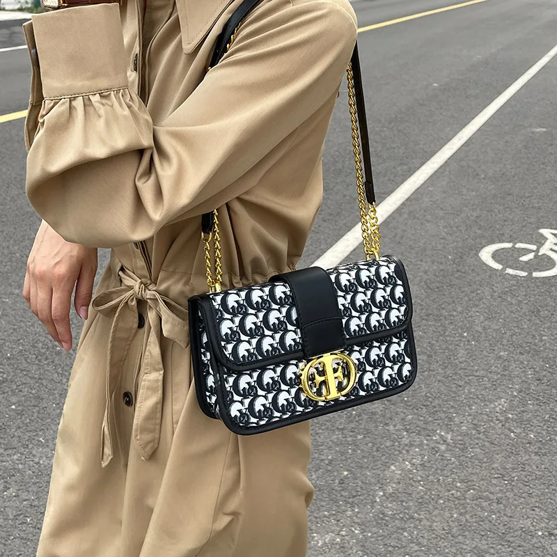 

2026 Модная женская мини-сумка через плечо с принтом, легкая, сама просторная квадратная сумочка для городских поездок и покупок