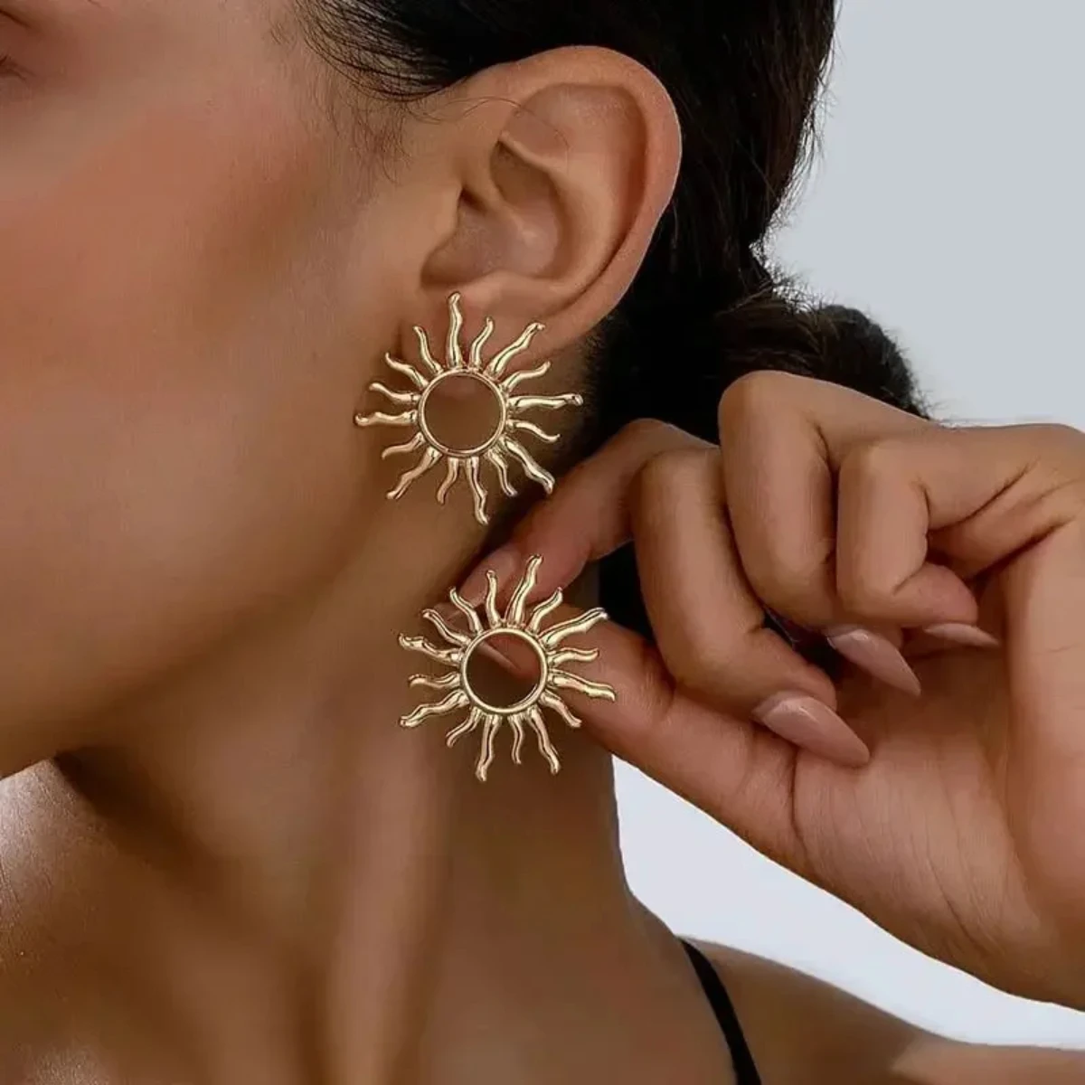 Retro Exaggerated Sunflower Gold Color Metal Earrings For Women Holiday Party Gift OL Fashion Jewelry Ear Accessories