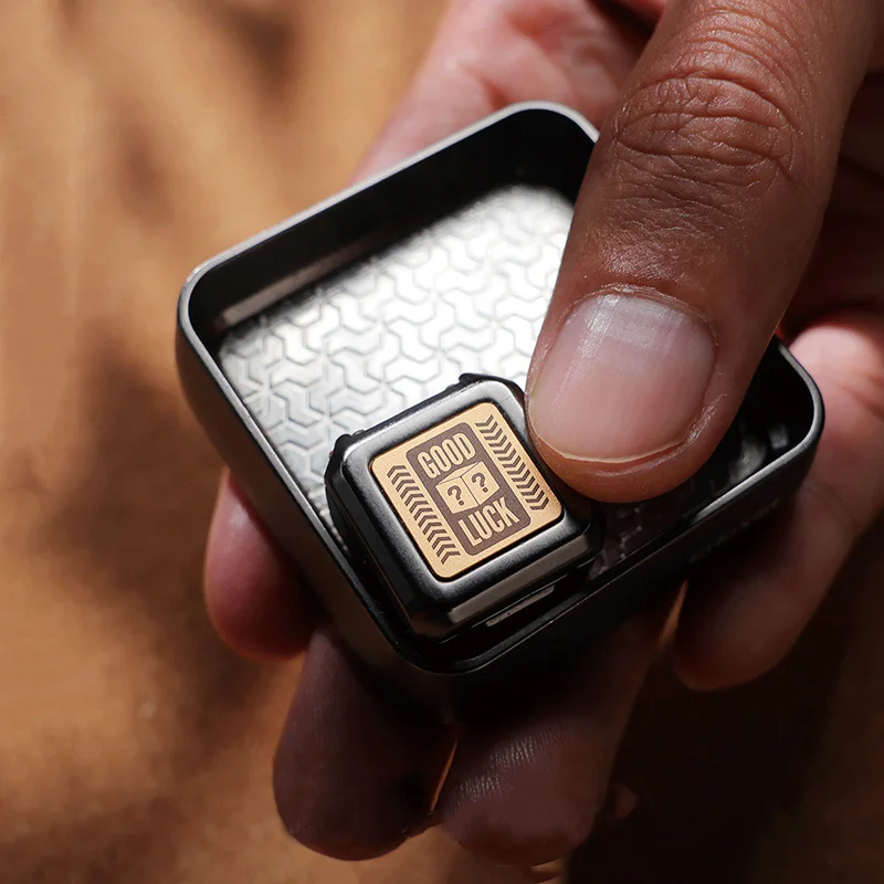 Nouvelle boîte magnétique EDC Fidget Spinner jouet doigt curseur créatif métal doigt pousser carte fête jeu de bureau soulagement du Stress jouets