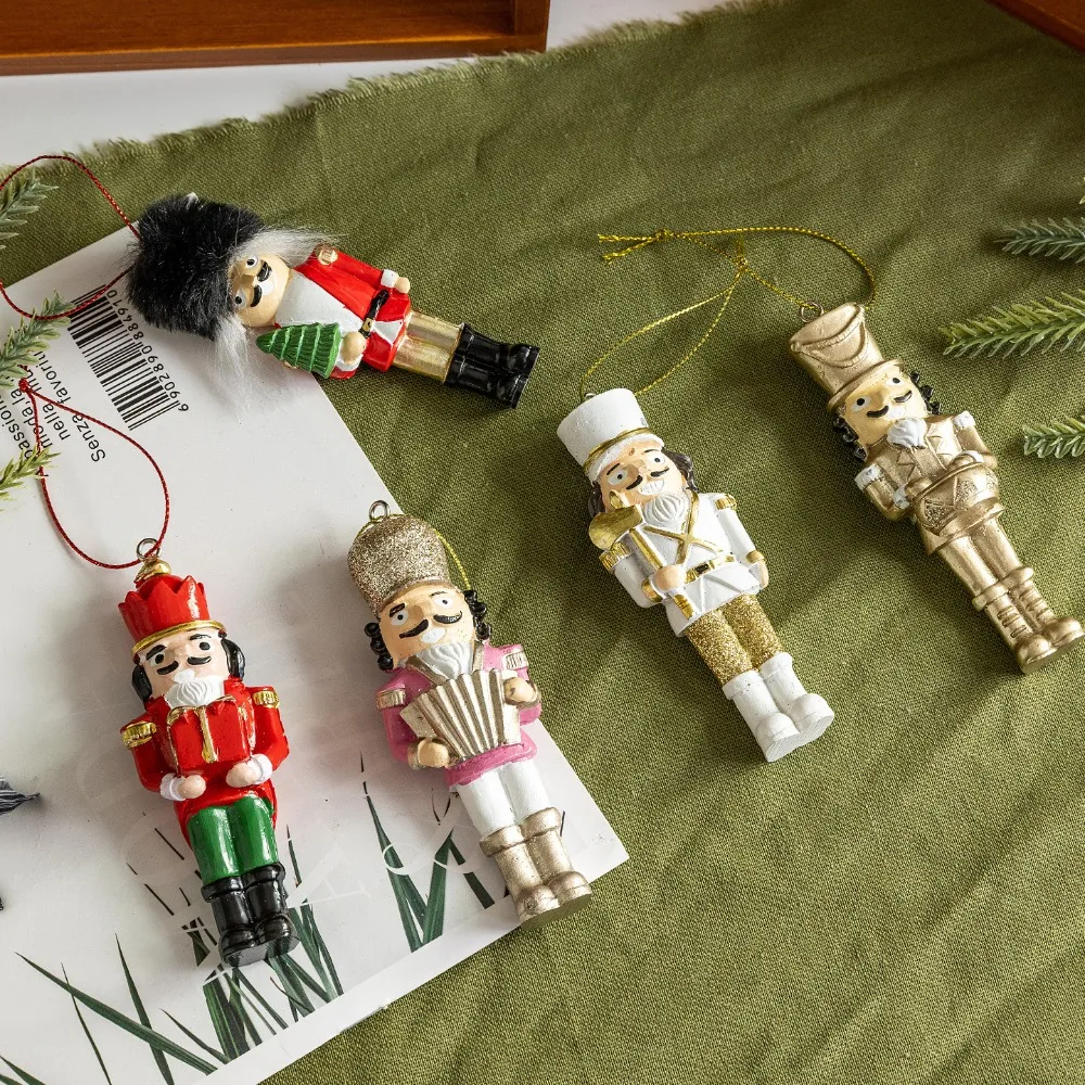 Weihnachten Harz Nussknacker Soldat Ornament Desktop Kleine Dekoration Weihnachtsbaum Zubehör Dekorative Anhänger Dekorationen