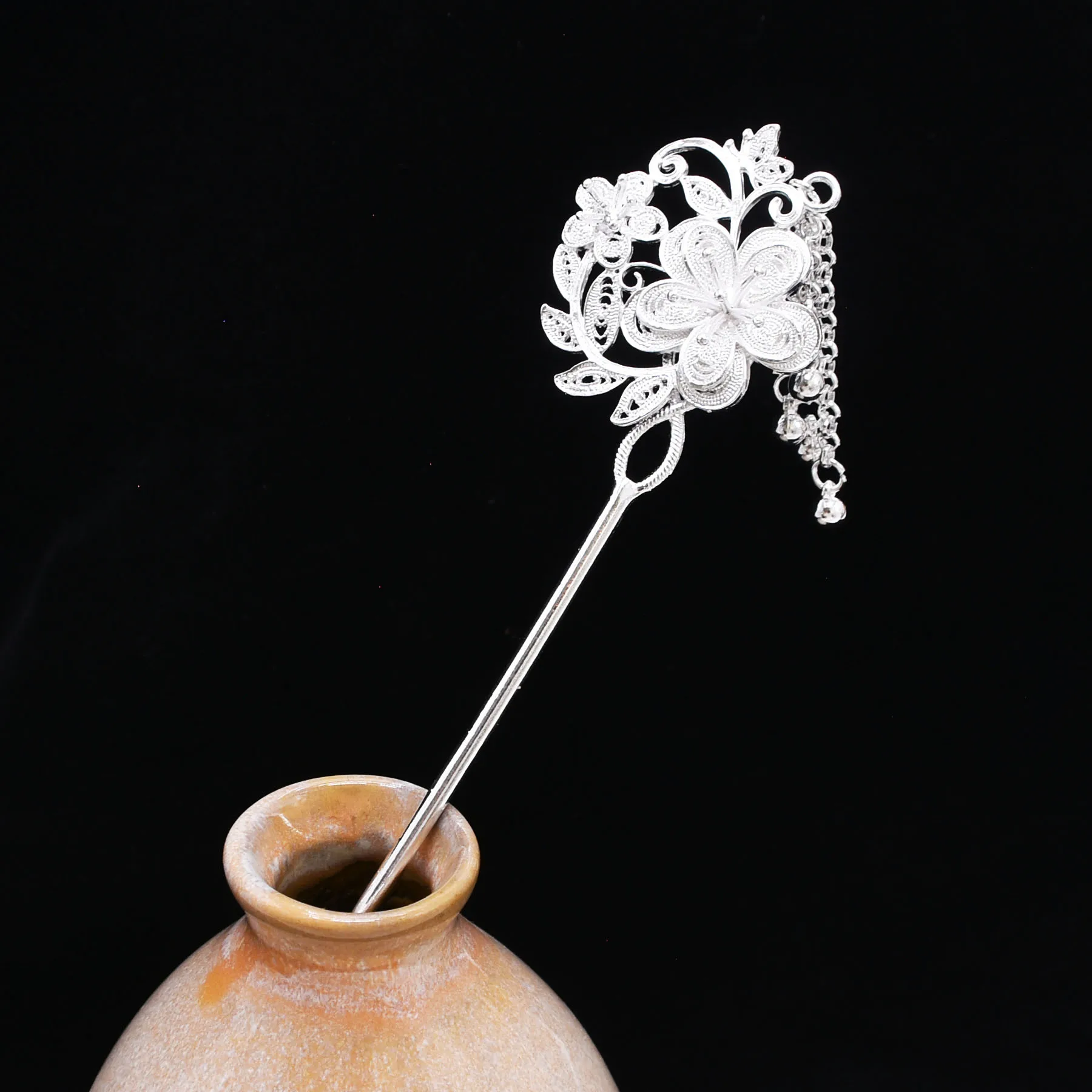 

Elegant Alloy Carved Flower Hairpin Traditional Chinese Hanfu Chi-pao Hair Accessories New Style Tassel Headwear for Women