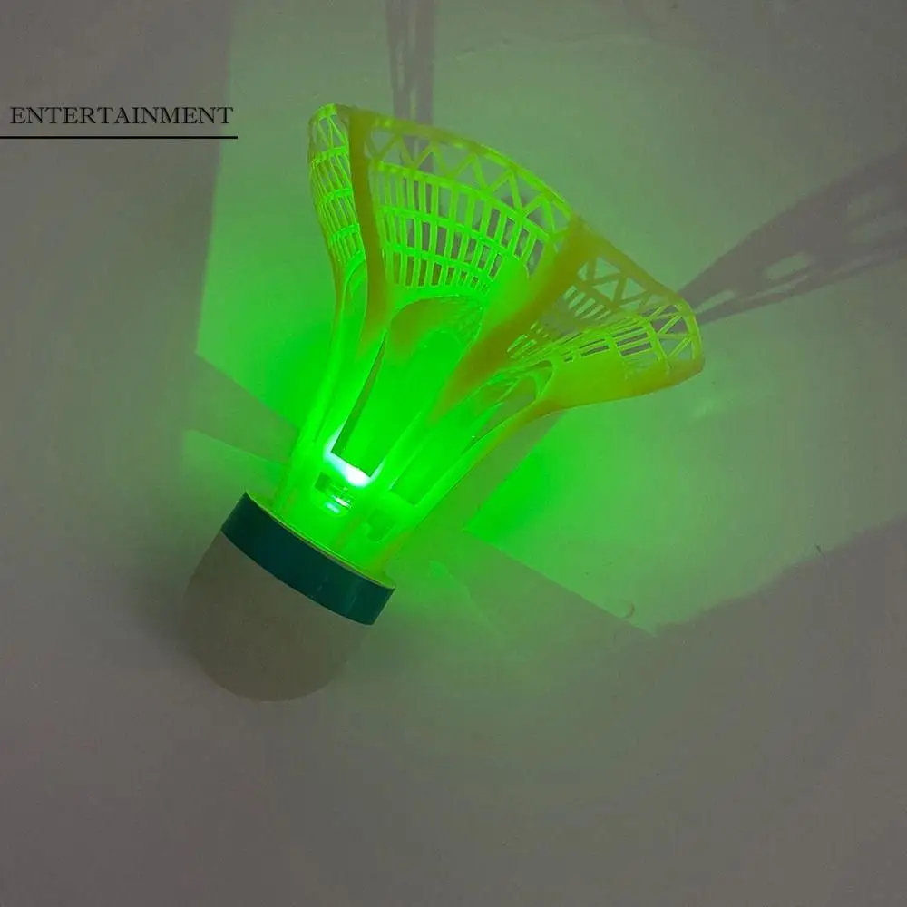 라이트 업 LED 배드민턴 빛나는 조명 공 빛나는 배드민턴 공 다채로운 경량 조명 셔틀콕 야외 게임