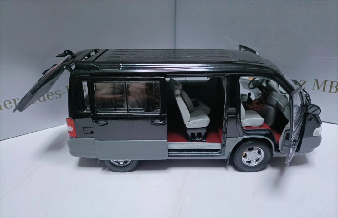 1:24 Scale Diecast Alloy MB100 Business Nanny Van Car Model Classic Nostalgia Adult Collection Toys Souvenir Gift Static Display
