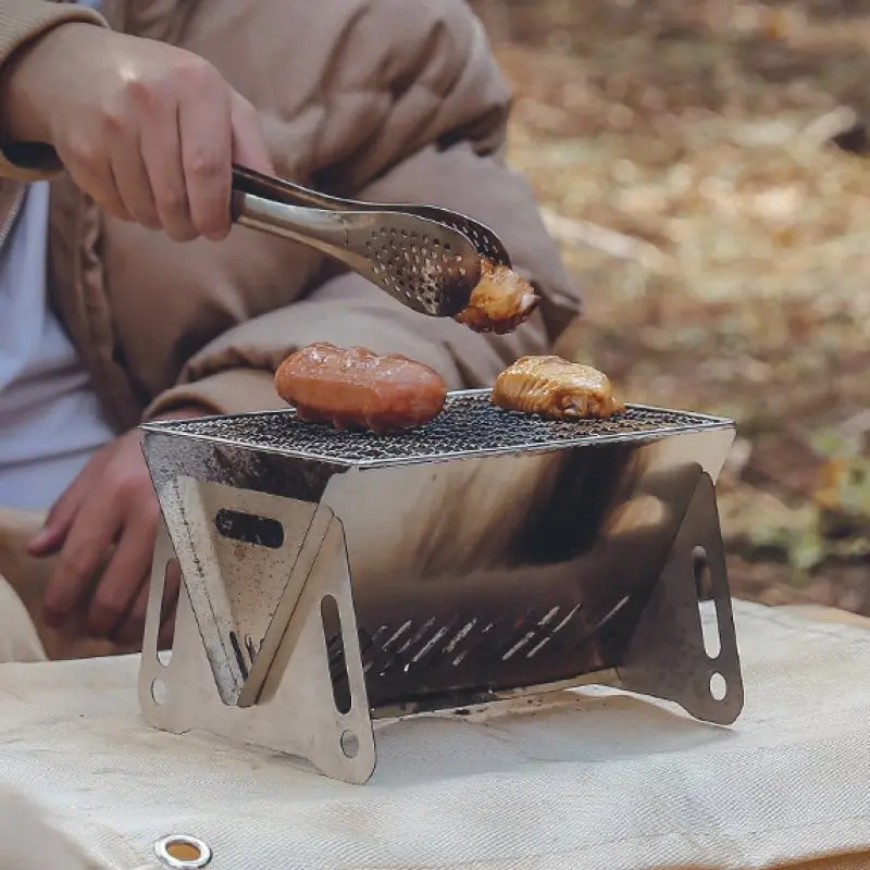 موقد خشبي صغير خفيف الوزن قابل للطي من الفولاذ المقاوم للصدأ في الهواء الطلق، شواية شواء محمولة للتخييم والطهي والتدفئة.