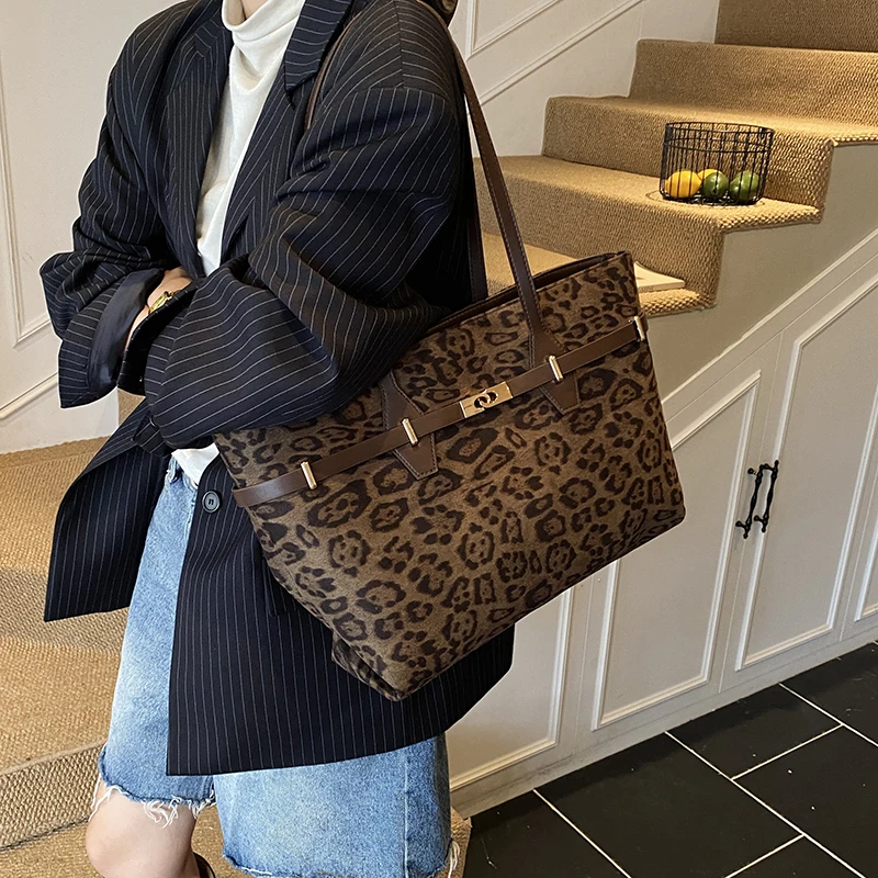 

Women Faux Suede Large Capacity Tote Bag Retro Leopard Print Shoulder Handbag for Work Daily Casual Use