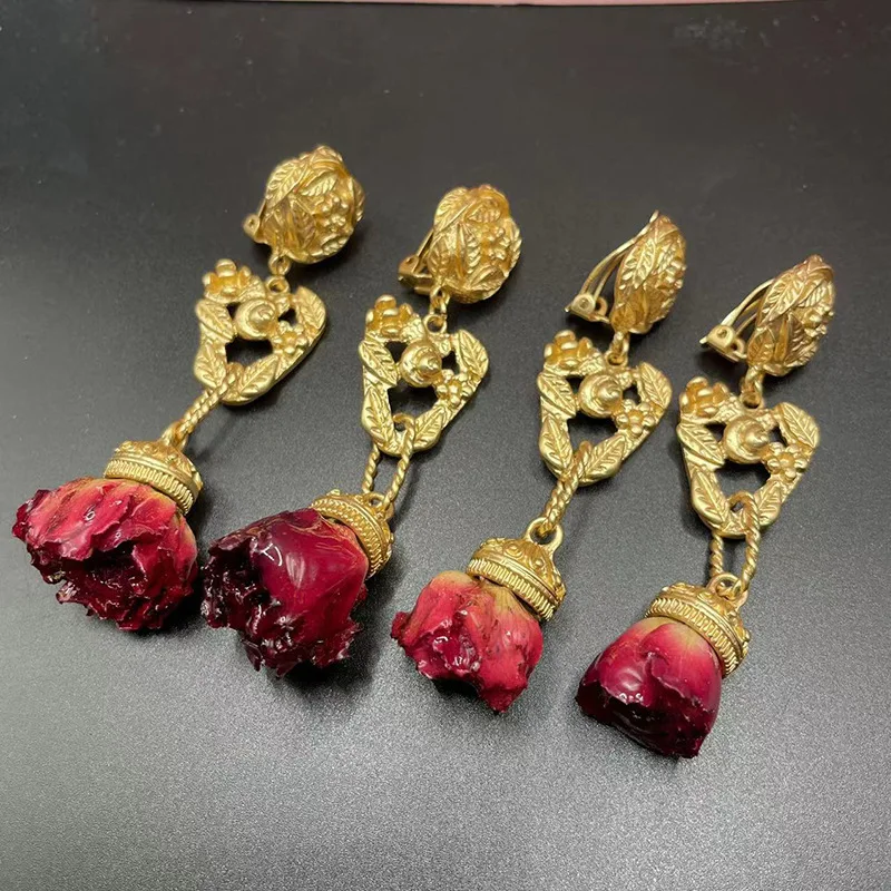 

New European and American Vintage Electric Gold-plated Baroque Rose Shoulder Sweep Ear Clip Earring Women's Accessories