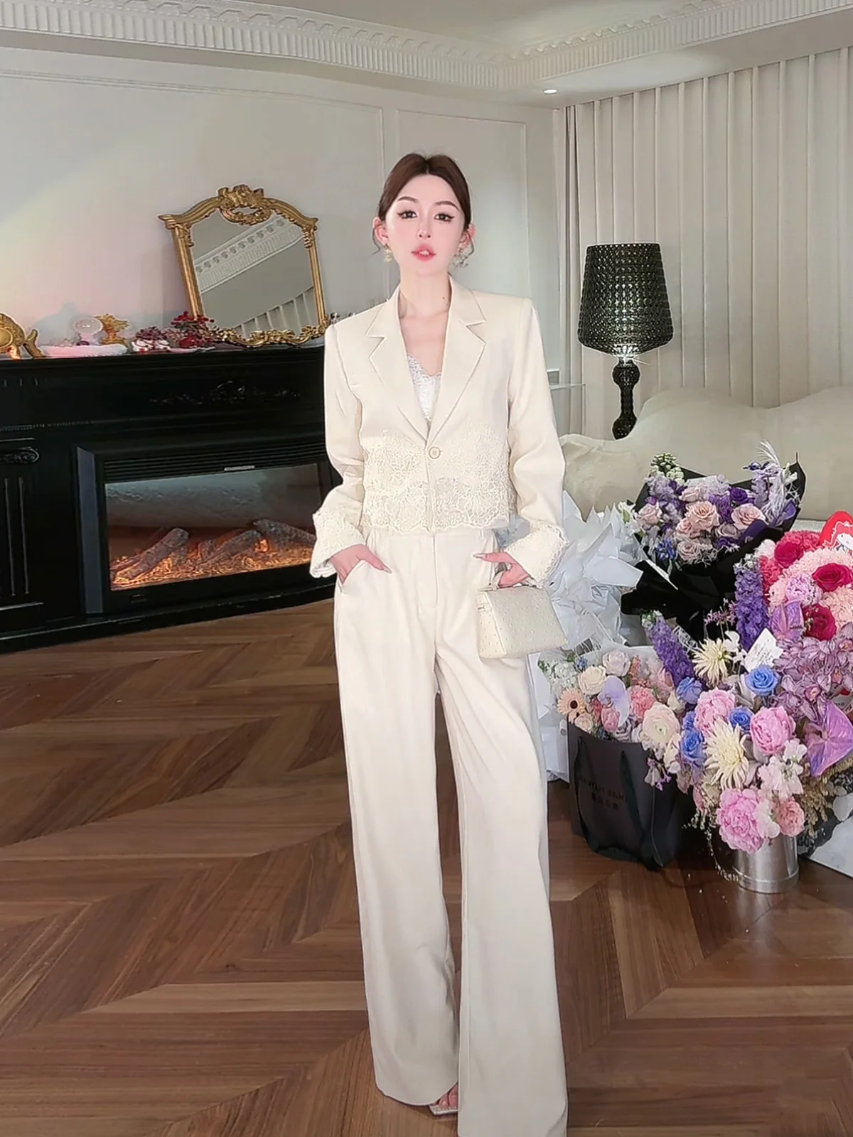 

Костюм из льняной хлопковой смеси Ele от Yuxiao Xiao, новая осенняя коллекция 2025 года: брюки с высокой талией и прямым кроем, пиджак с лацканами