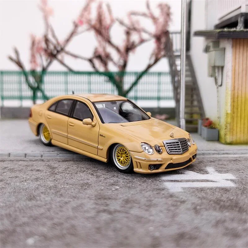 MK MODEL 1:64 MB E63 Lowride Desert yellow Diecast Model Car