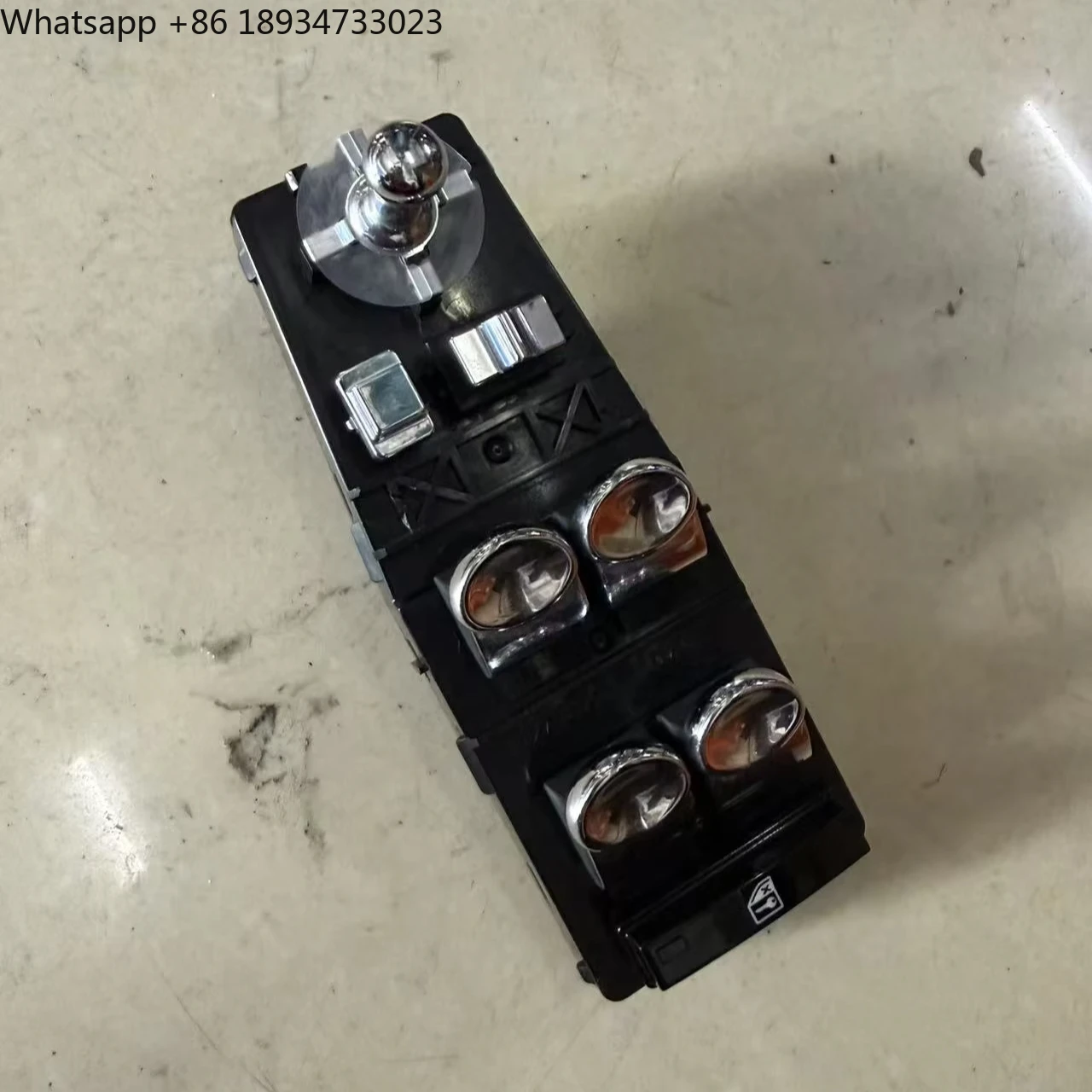 

Phantom lift control switch assembly for Rolls-Royce V12 61319201893 model central control