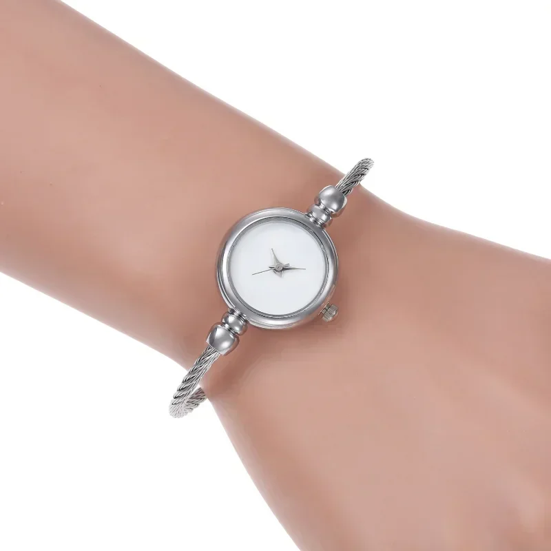 Relojes de lujo Para mujer, brazalete pequeño de oro, pulsera Retro de acero inoxidable Para mujer, Reloj de pulsera de cuarzo, Reloj de moda Para Parejas