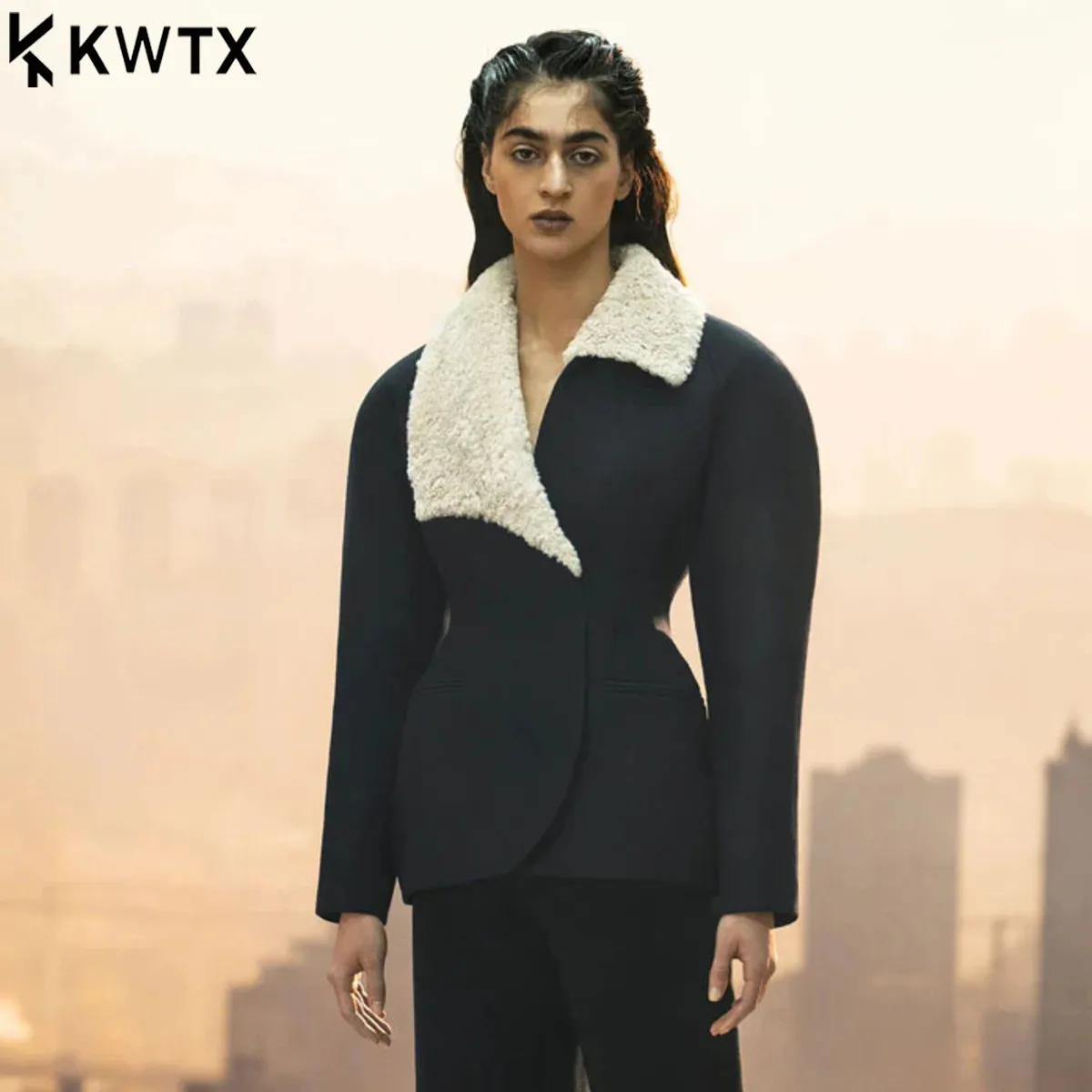 

KWTX 2026 Новый женский твидовый костюм-двойка серого цвета с воротником из искусственного меха, шикарный, роскошный, элегантный, для офиса и свиданий, осень-зима