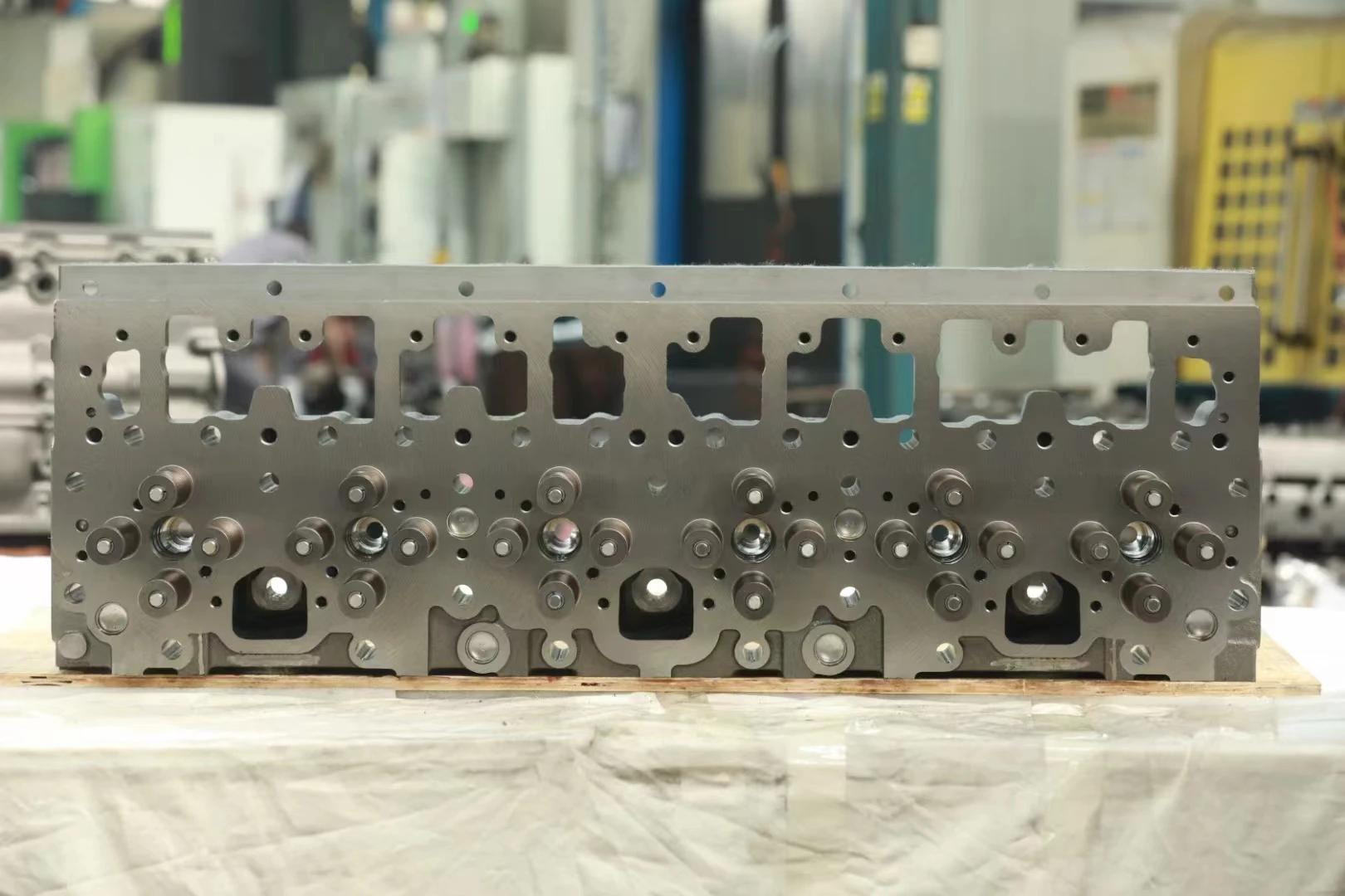 M11/ISM11/QSM11  Cylinder Head Assembly  OEM 2864033 3417957 4952828 for Cumm-ins