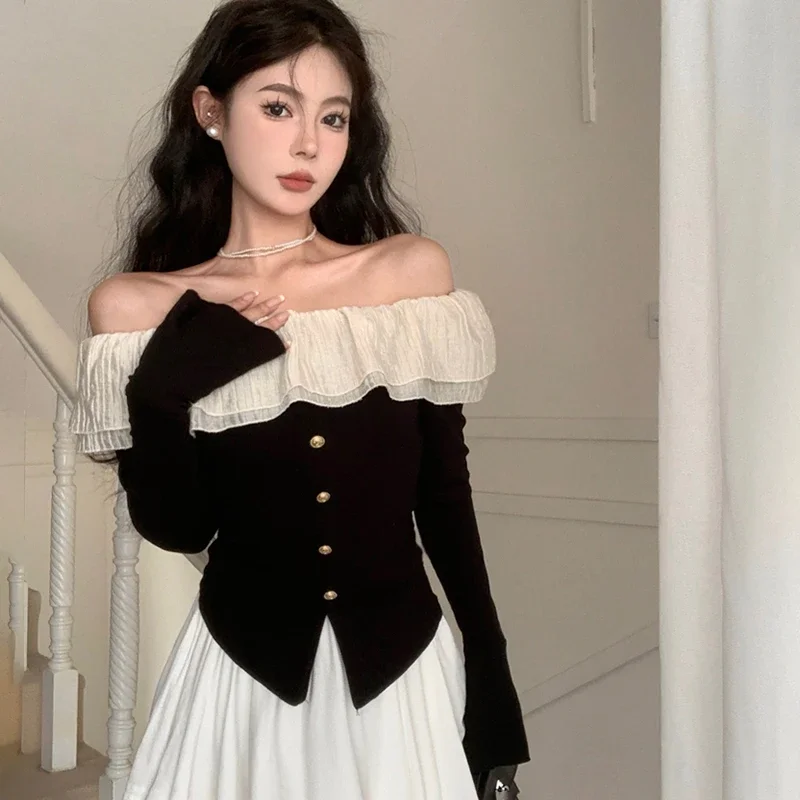 Camisetas negras dulces para mujer, camisetas coreanas con hombros descubiertos de tul y manga acampanada para mujer, tops cortos ajustados con abertura nueva para otoño