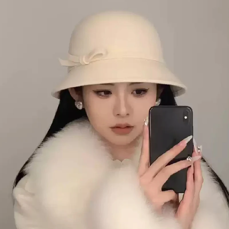 قبعة دلو سوداء للخريف والشتاء بمزاج فرنسي للحفاظ على الدفء على شكل فيونكة قبعة دلو للنساء