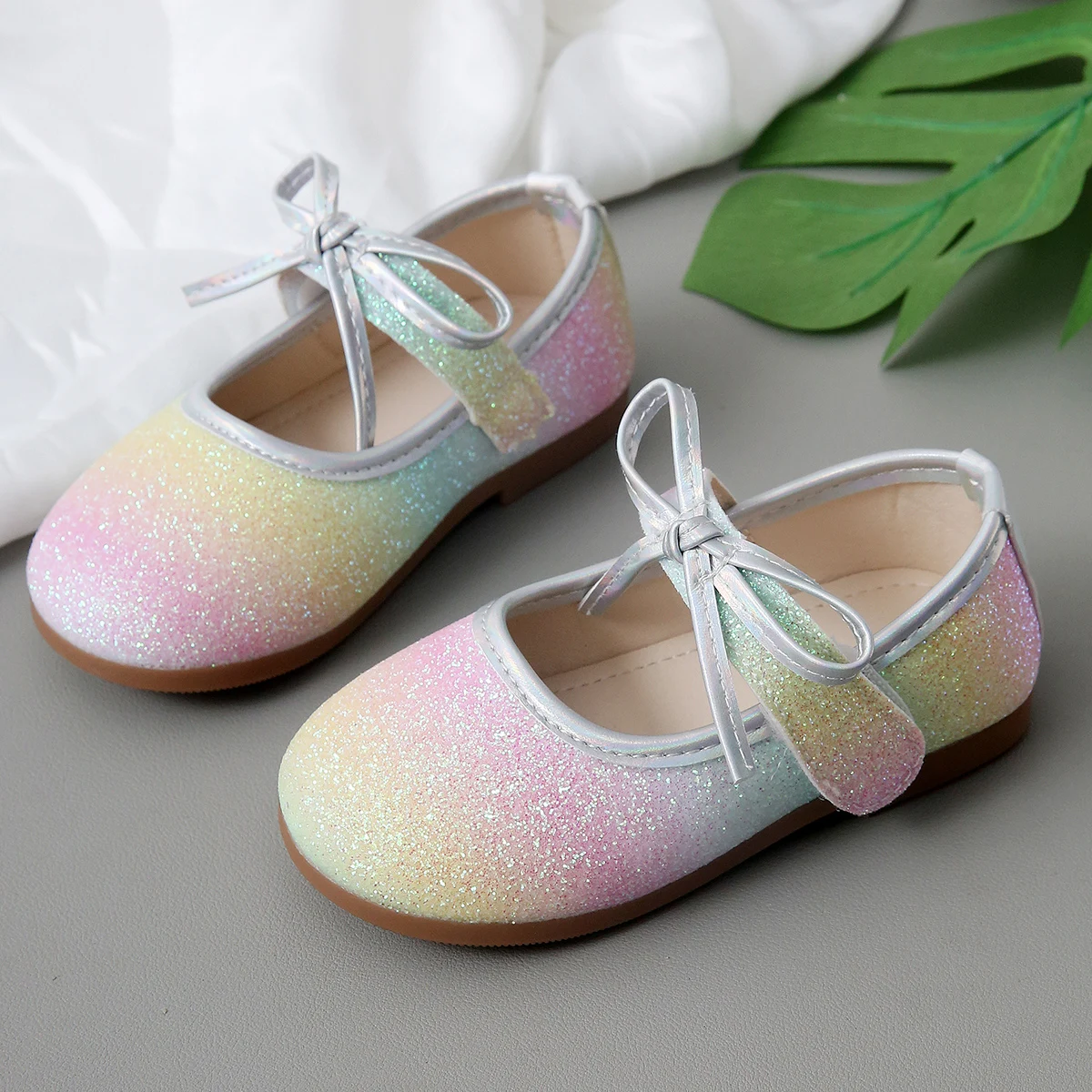 

Кожаная обувь для девочек, весна-осень 2023, новая модная детская обувь принцессы с блестками и бантом, красочная легкая детская обувь