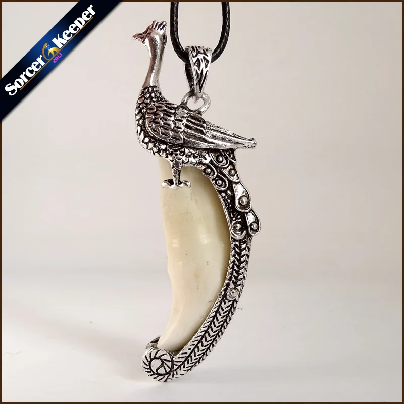 Fashion Brave Men Wolf Tooth Spike Peacock Pendant Real Bone Tooth Necklace Women Men Jewelry Tooth Amulet Pendant Necklace