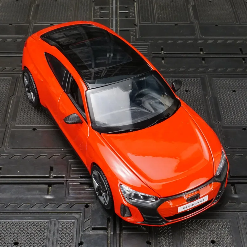 مجموعة زينة نموذج سيارة من السبائك Maisto 1:25 Audi RS e-tron GT 2022، يمكن فتح الباب، هدية سيارة لعبة للأولاد #1