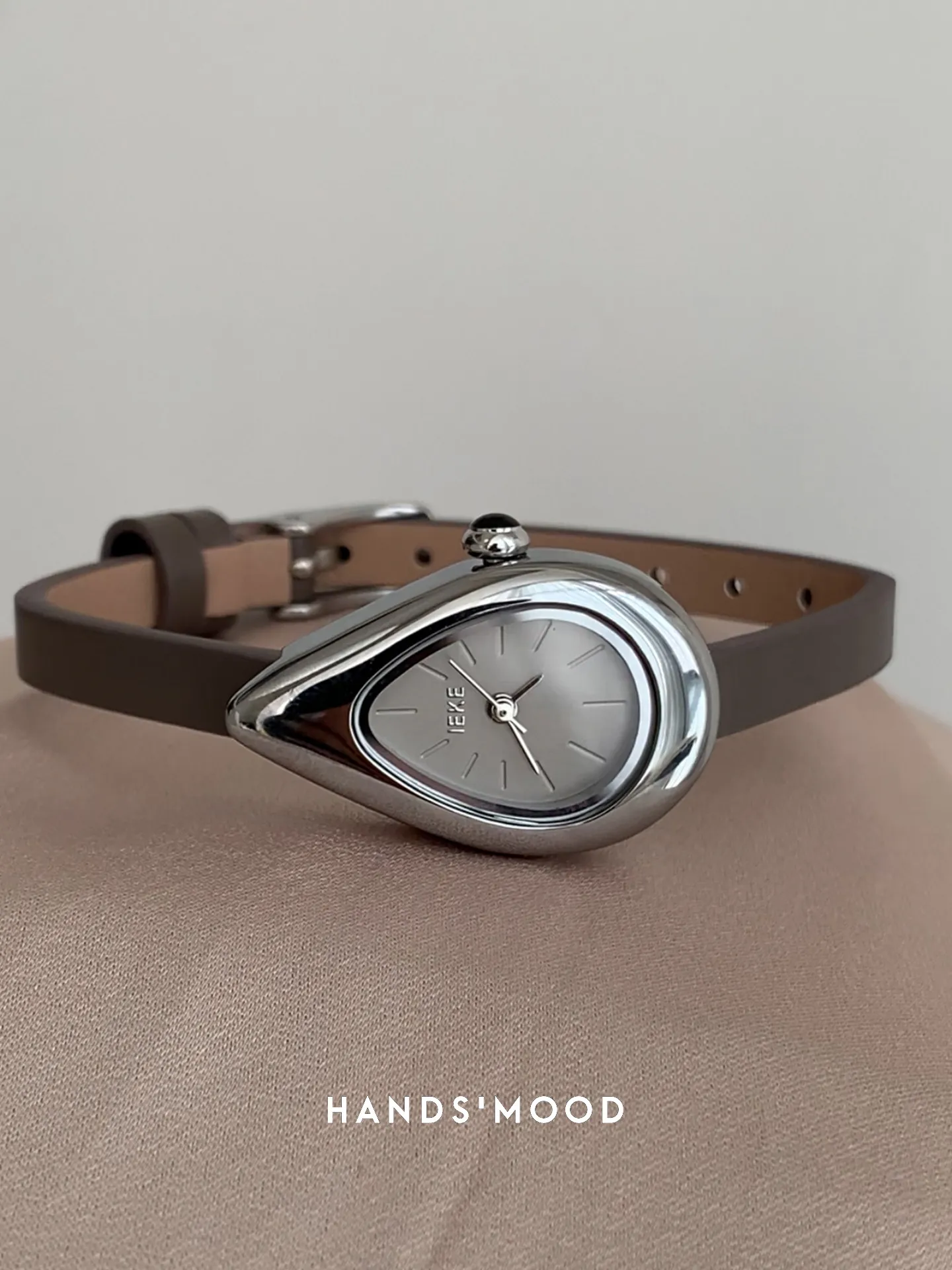 2026 New Gray Fashionable Water Drop Design Watch Exquisite Temperament Commuting Niche Women's Leather Quartz Watch
