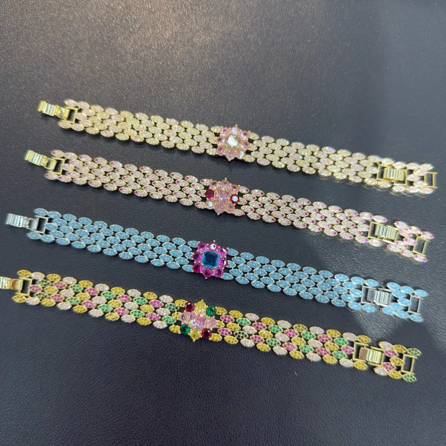 

Women's Exaggerated Pink Zircon Micro-Paved Bracelet Fashion Jewelry Accessory