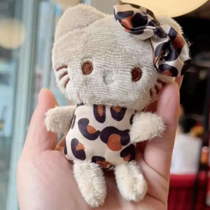 2025 nouveau Hello Kitty imprimé léopard en peluche porte-clés Sanrio créatif arc en peluche poupée fille sac à dos pendentif fermeture éclair accessoires jouets