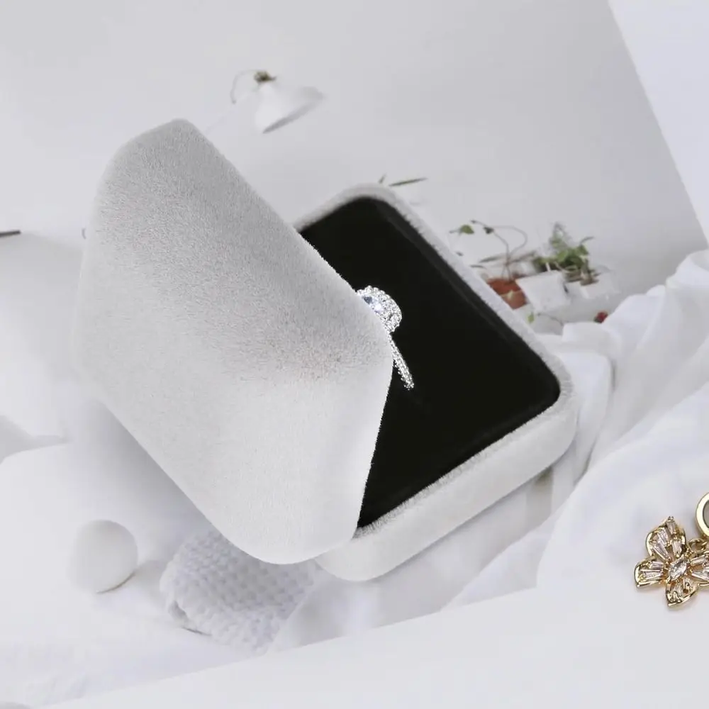 

Бархатная светодиодная шкатулка для драгоценностей с кольцом, однотонная портативная светодиодная витрина для колец, прочный квадратный органайзер для ювелирных изделий