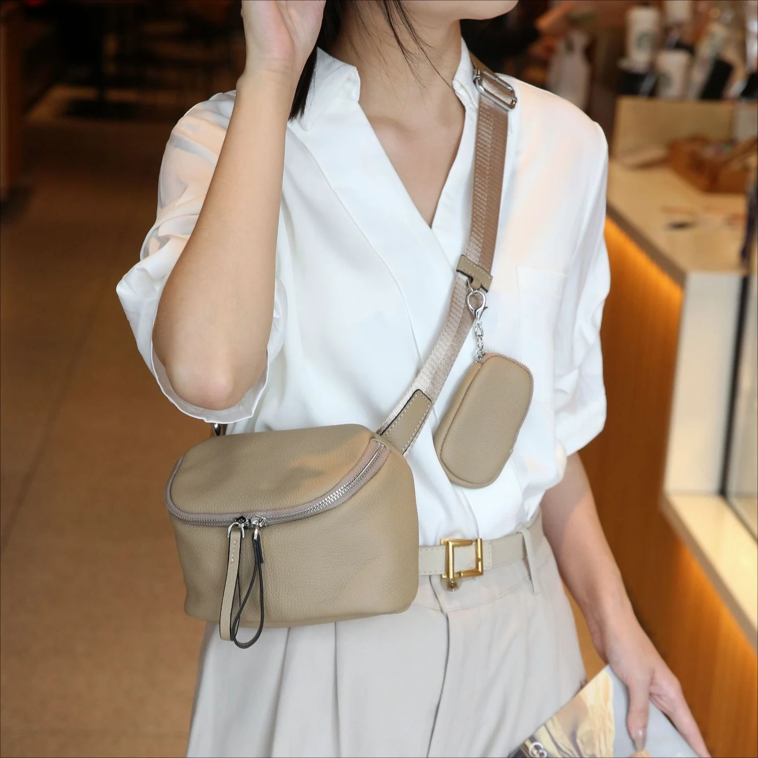 Women's Top-Grain Leather Crossbody Bag Mini Phone Purse Adjustable Shoulder Strap, Stylish Convertible Shoulder Bag for Travel