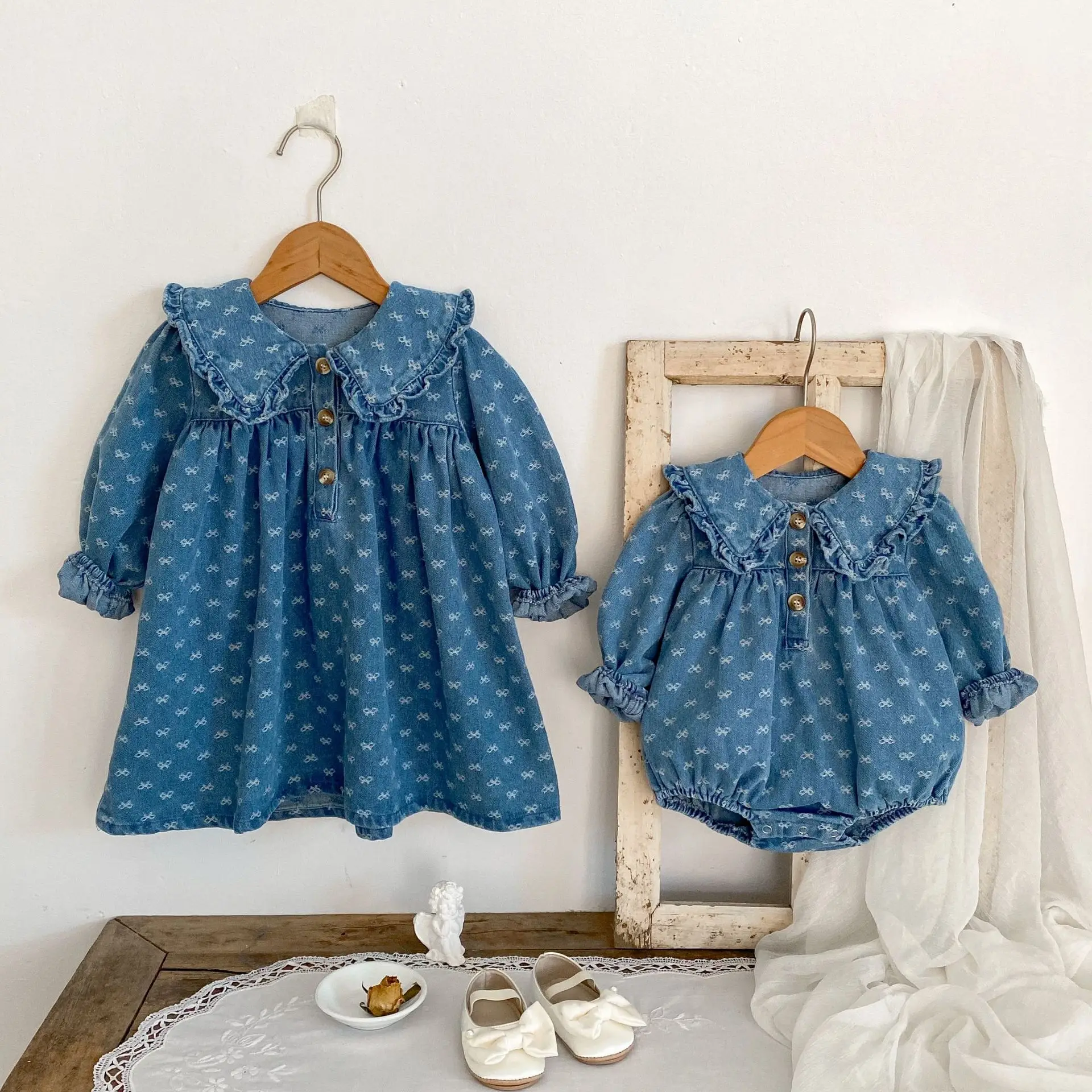 

0-2 year old spring and autumn new baby clothes, long sleeved big collar denim triangle jumpsuit