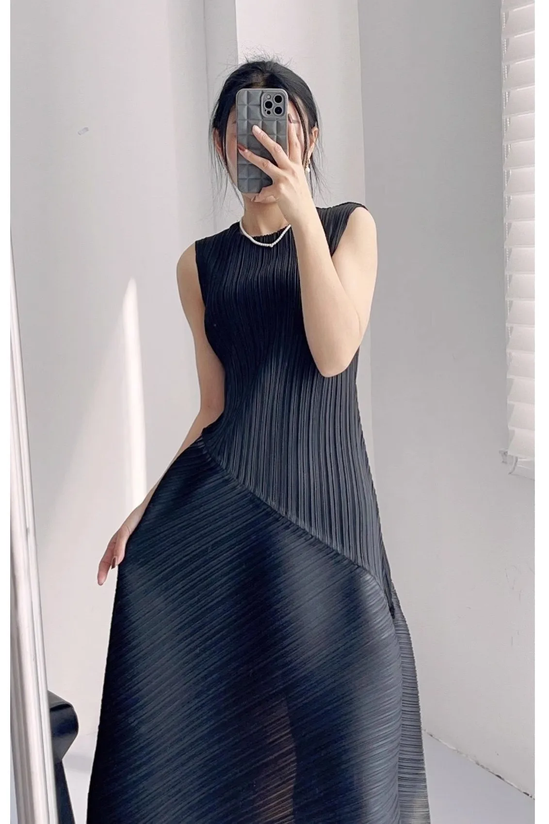 Three Mansion Pleated Casual Round Neck Sleeveless Solid Elegant A-line Splice Dress Temperament Mid Length Clothing