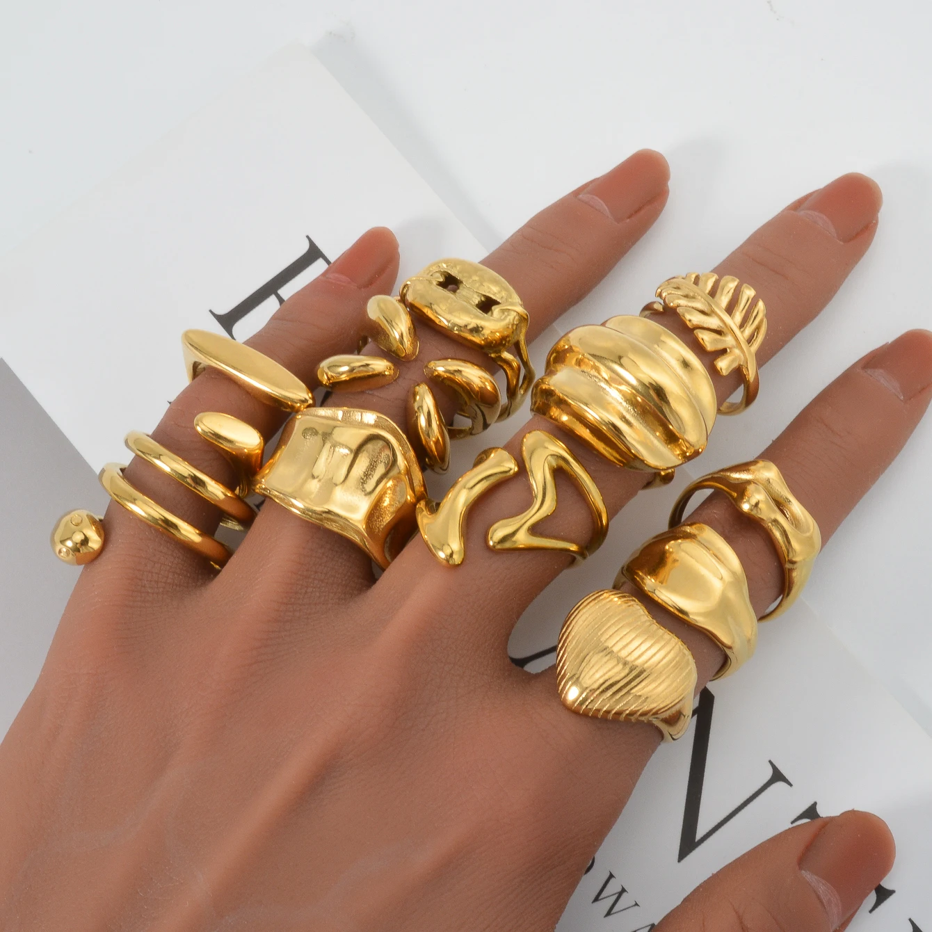 Nischen-Design-Damenring, vergoldeter Edelstahl, Vintage-Stil, leicht, luxuriös, minimalistisch, zierlicher Bandschmuck, Geschenk für Sie