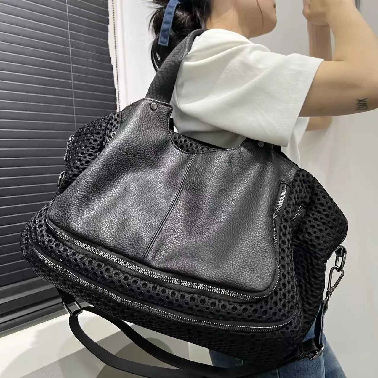 

Ladies' fashionable retro street splicing tote bag with large capacity mesh and oversized ladies' wallet, shoulder bag