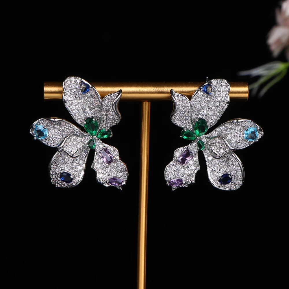 

Luxurious and atmospheric geometric flowers earring suitable for women's weddings cubic zirconia Dubai UAE wedding jewelry A0306