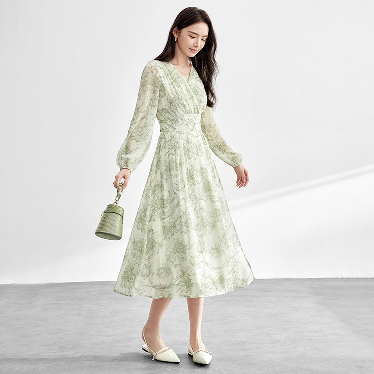 

SENTUBILA Women's Green Dress Elegant Party Long Dresses 2026 Spring Floral Print V-neck High Waist Slim Fit Sundress 151L57736