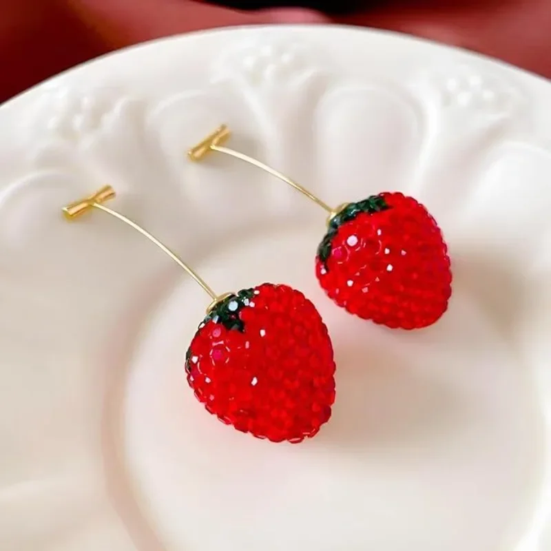 Summer Strawberry Style Inlaid Rhinestone Earrings Sweet Fashionable Niche Design Fruit Earrings