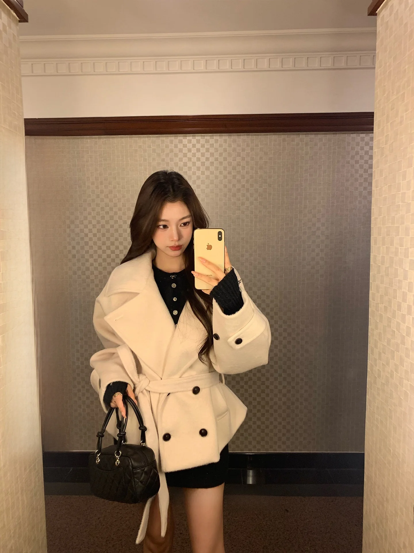 

Double-Breasted Korean Sle Woolen Coat with Stand Collar And Large Lapels in Two Colors for Young Women Thiened Autumn Wear