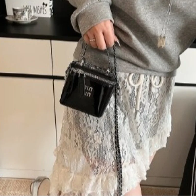 

Nature Inspired Floral Printed Shoulder Bag For Women Beautiful Underarm Bag For Adding A Fresh Touch To Your Outfit