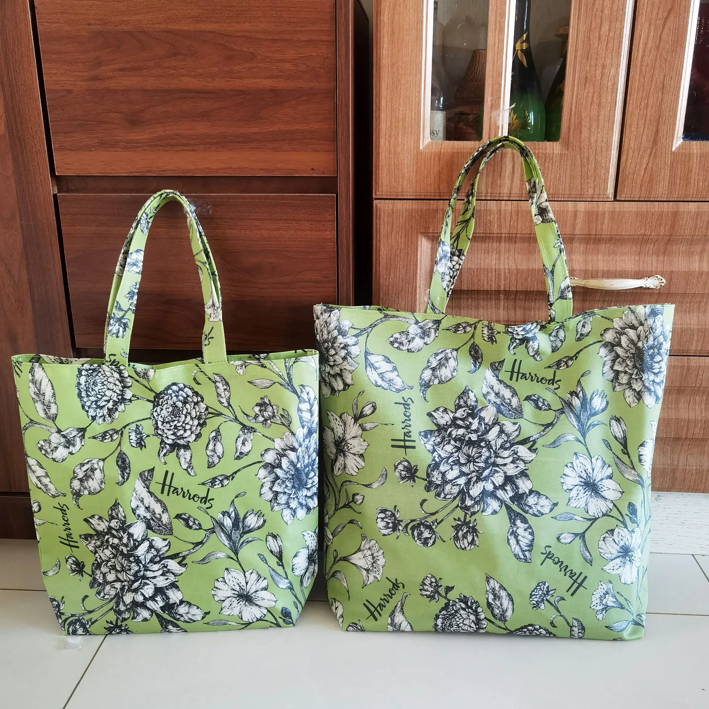 Harrods Classic Large Capacity Shopping Bag Green Flower Series PVC Waterproof Handheld Vegetable Buying Bag American Style C...
