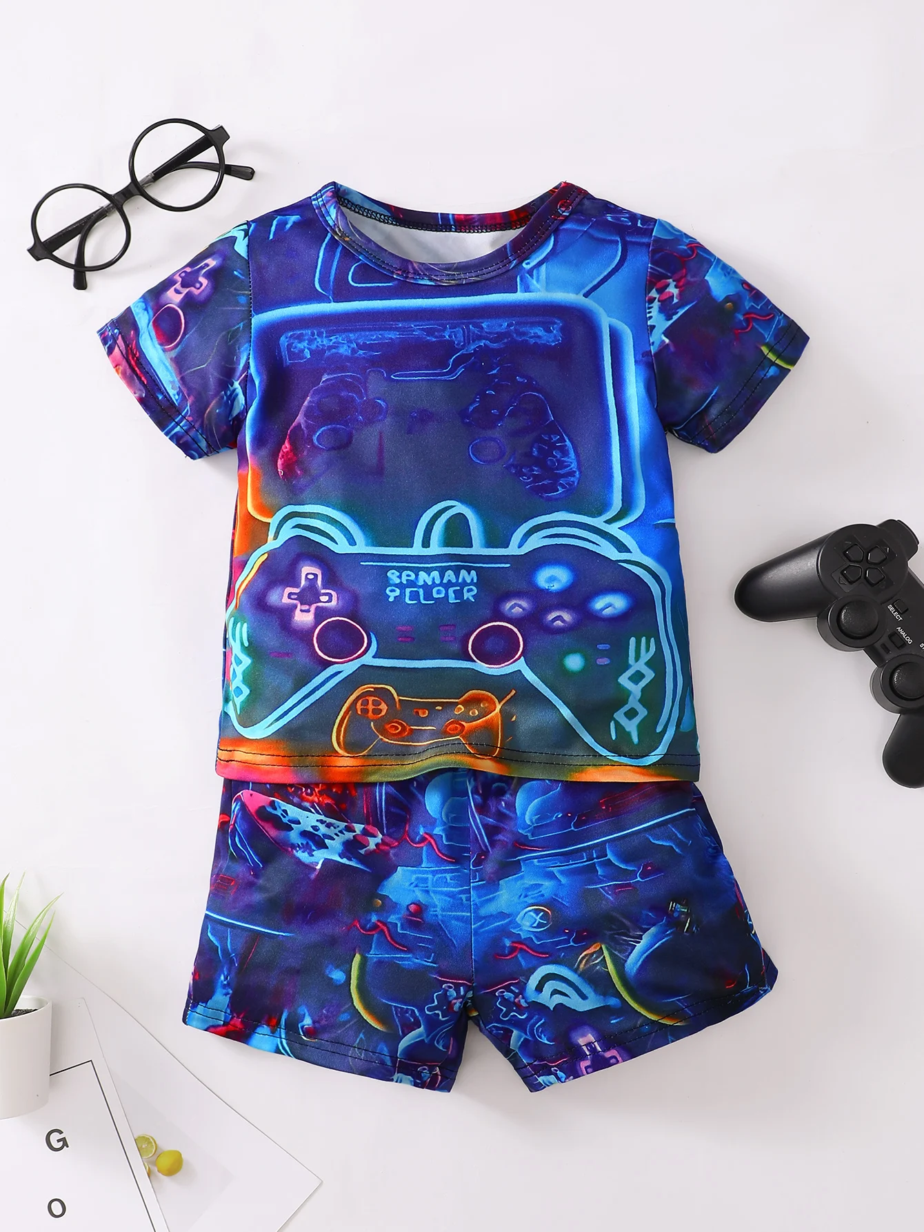 Boys' Game Controller Print Short-Sleeved Shorts Two-Piece Set, Trendy Neon Video Game Design, Loose and Comfortable Without Being Tight, Suitable for Daily Outings, Casual Play, and Various Occasions, a Summer Fashion Children's Clothing Set Suitable for Little Boys