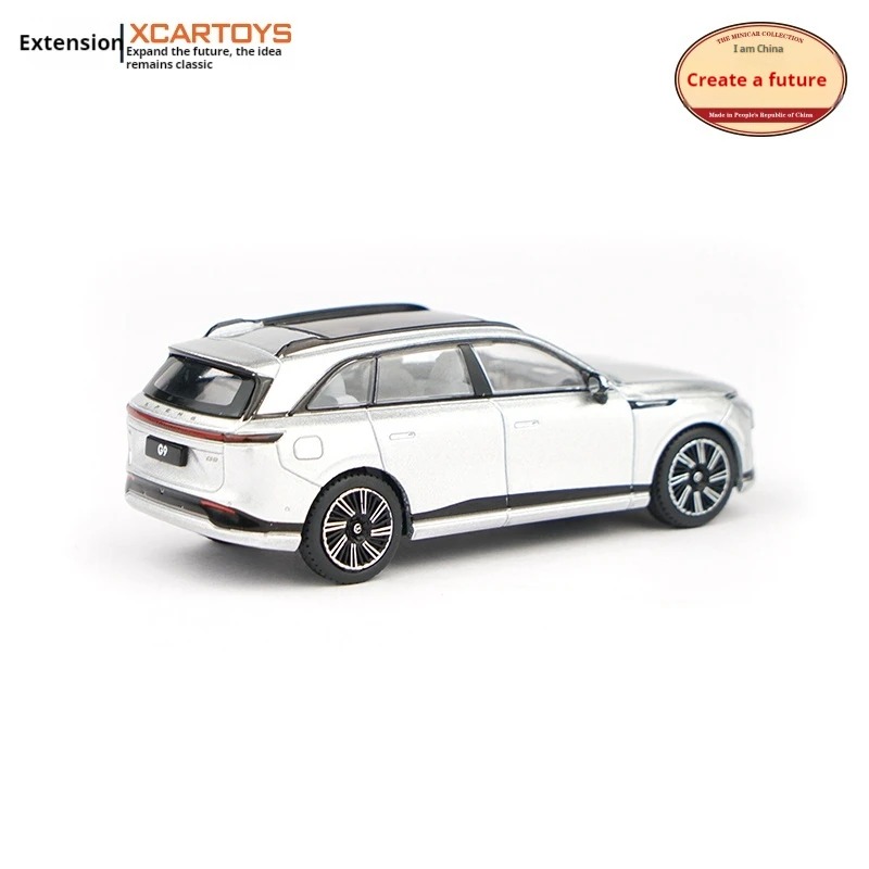 

Xcartoys Miniature Alloy Car Model 1/64 Scale New Moon Silver Collectible Toy Ornament Children's Birthday Gift Play Vehicle