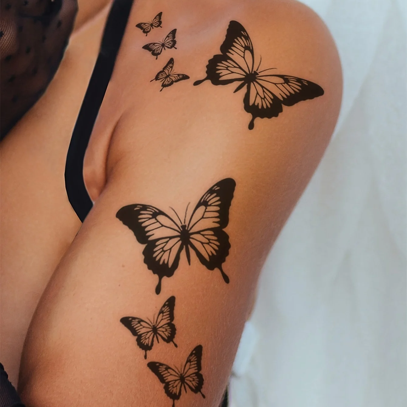 Image of 1 Stück realistischer temporärer Tattoo-Aufkleber mit schwarzem Schmetterling, anwendbar für Finger, Handgelenk, Schulter, Hals, Schlüsselbein und Körper