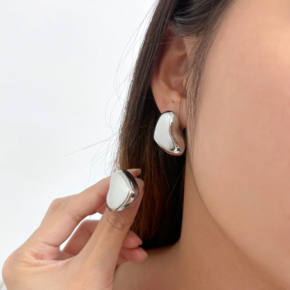DIY accessories  foreign trade design sense sweet wind peach heart earrings stainless steel metal love shape ins simple silver e